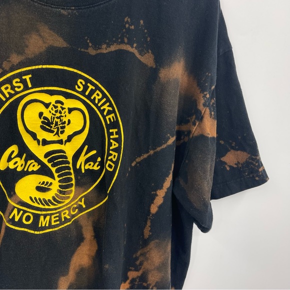 Cobra Kai Short Sleeve Shirt SZ 2XL - Picture 3 of 6